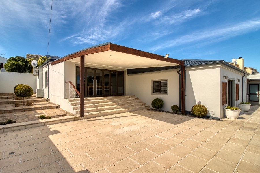 4 Bedroom Property for Sale in Pearl Marina Western Cape
